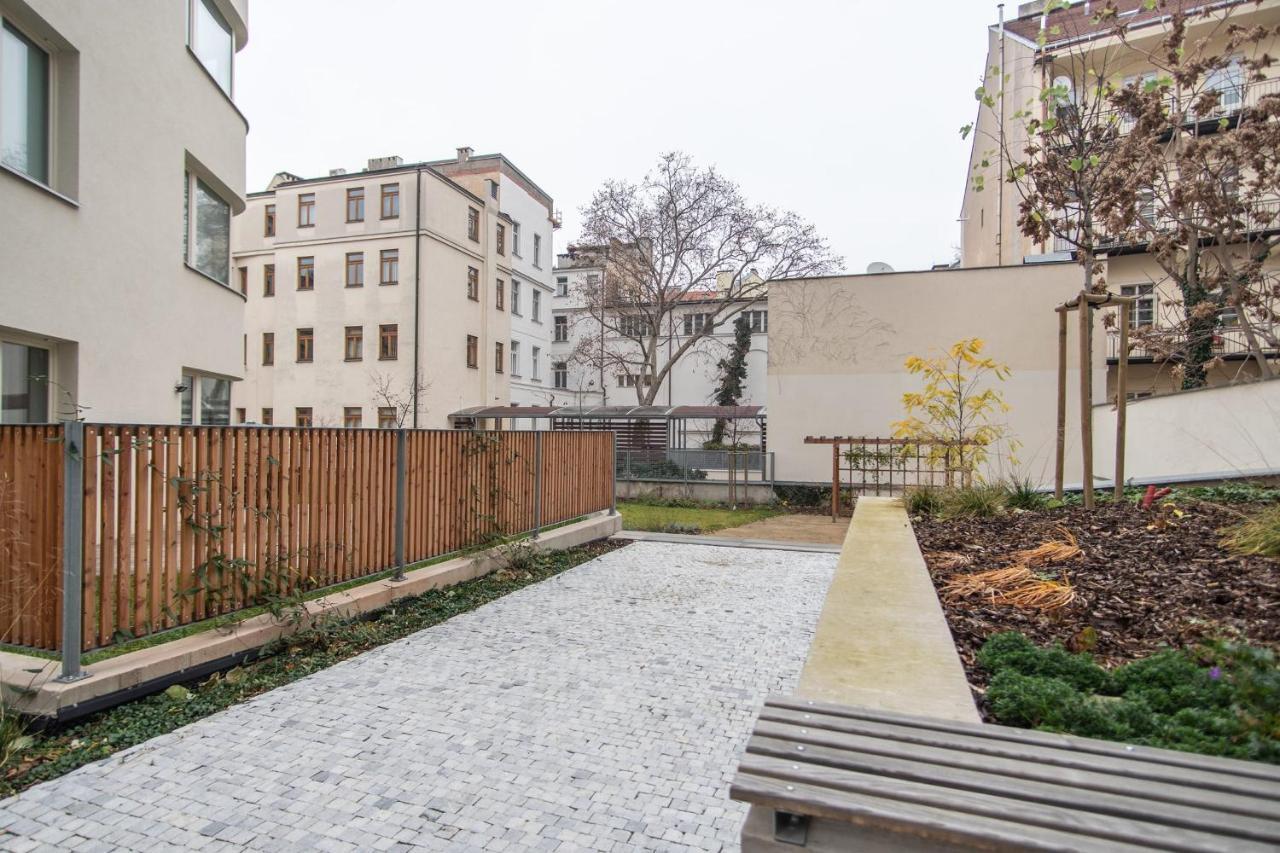 Apartment With Balcony Prag Exterior foto